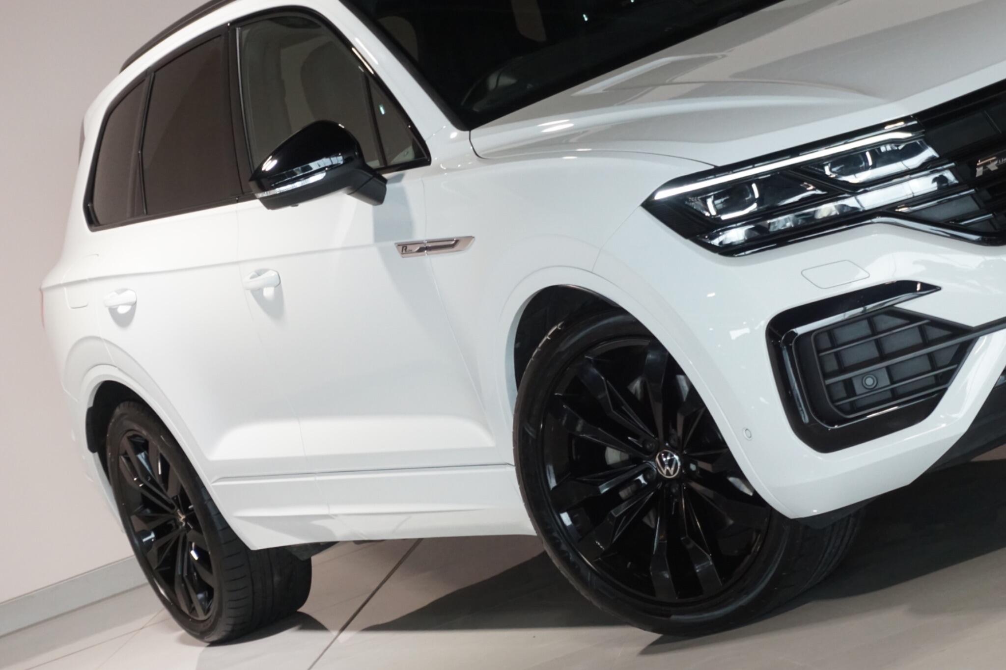 Volkswagen Touareg 3.0 TDI V6 Black Edition SUV 5dr Diesel Tiptronic 4Motion Euro 6 (s/s) (231 ps)
